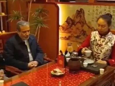 شام خوردن عراقچی در چین + فیلم