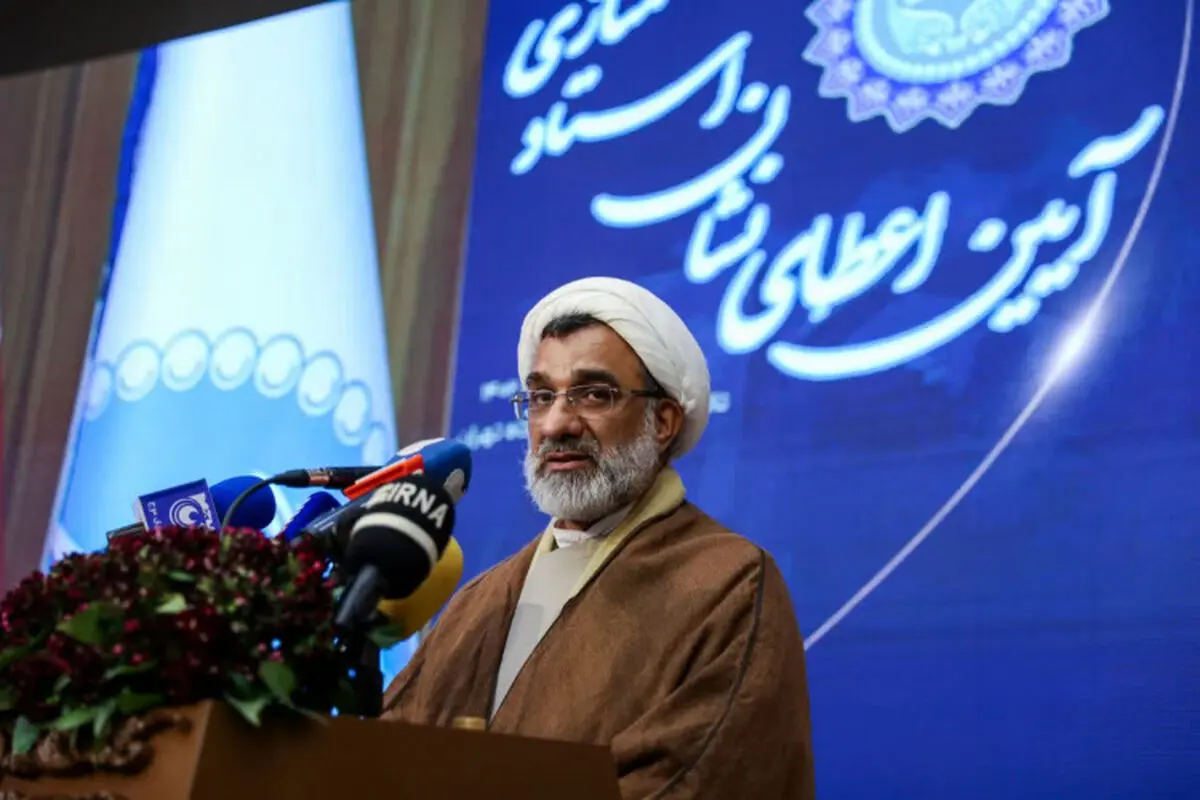 استادان، حکیمان زمانه ما هستند