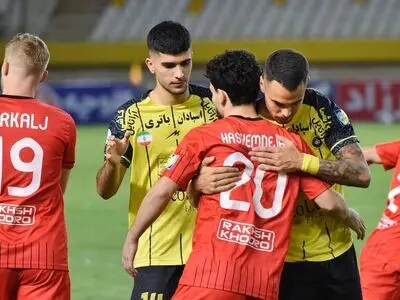 جمشیدیان: آلوز بازیکن آزاد بود و مشکلی ندارد(ویدیو)