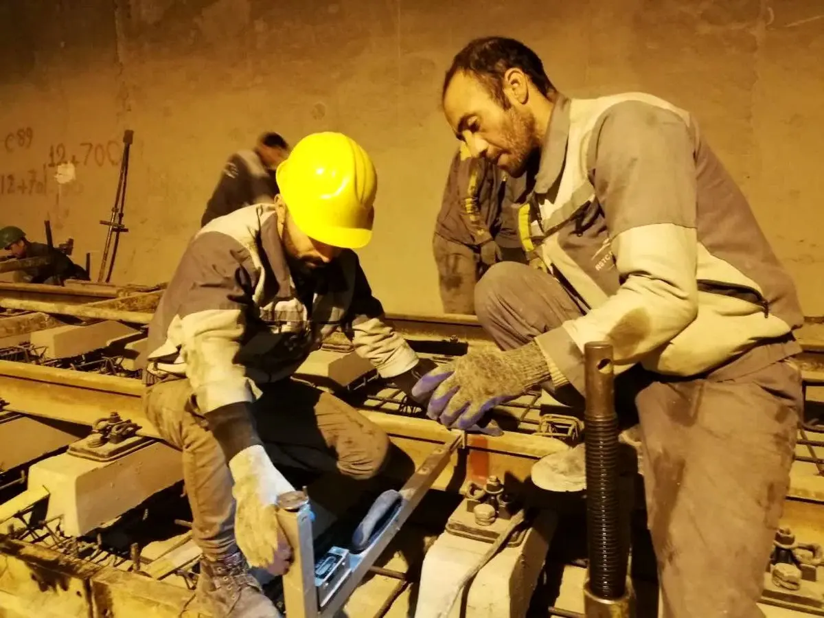 یک ماه حقوق و مزایای مناسبتی کارگران «راهبر ریل ایرانیان» پرداخت شد