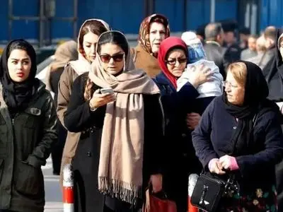 خانه‌نشینی زنان شاغل پس از جنگ؛ بیکاری، آنان را به قعر سلسله مراتب طبقاتی و جنسیتی می‌برد