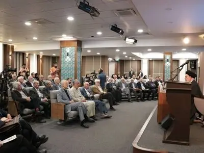 شریعتمداری، کمبود معلم و نبود برنامه مشخص را بزرگترین مشکل تربیت معلم در ایران می‌دانست/ علم جدید جهان‌ساز است/ آموزش و پرورش نمی‌داند در جامعه چه می‌گذرد