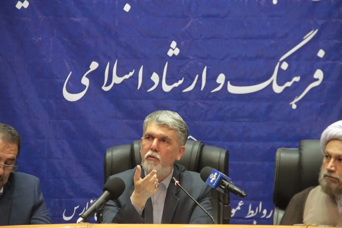بیش از ٨٠ درصد از جامعه ازدواج را یک معیار دائمی می‌دانند/ در استان فارس گرفتار فقر نظریه هستیم