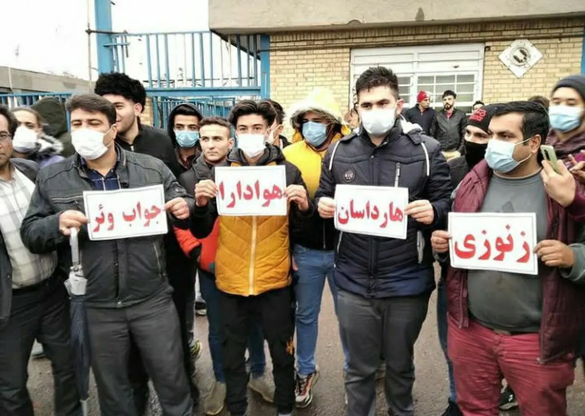 تجمع اعتراضی هواداران تراکتور مقابل باشگاه / سر دادن شعار علیه زنوزی
