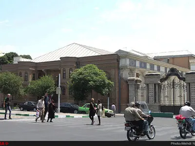 ساختمان بانک مرکزی و بناهای فرسوده، گره کور بهسازی میدان تاریخی بهارستان