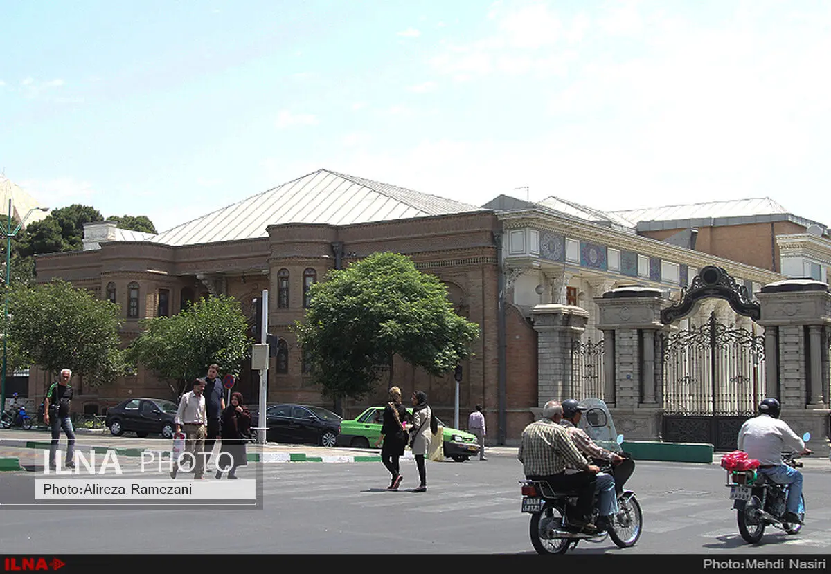 ساختمان بانک مرکزی و بناهای فرسوده، گره کور بهسازی میدان تاریخی بهارستان