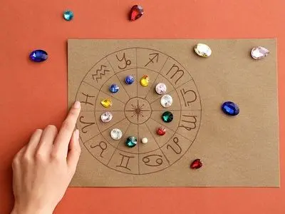 تأثیر طالع‌بینی بر افراد