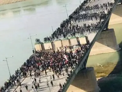 شلیک گاز اشک‌آور از سوی نیروهای امنیتی در بغداد به سوی معترضان