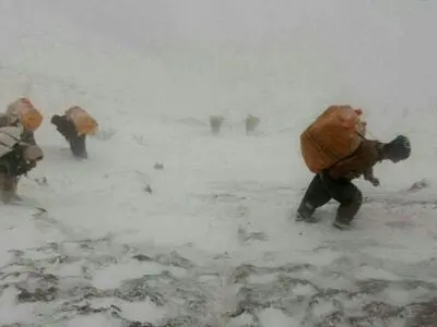 کولبر مفقودی در برف و بوران هنوز پیدا نشده است