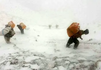 کولبر مفقودی در برف و بوران هنوز پیدا نشده است