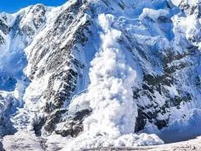سقوط بهمن در گردنه‌ چری