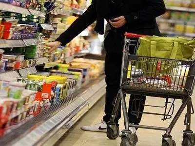ضرورت پرهیز شهروندان استان مرکزی از خریدهای هیجانی / ذخیره‌سازی اقلام اساسی به میزان کافی