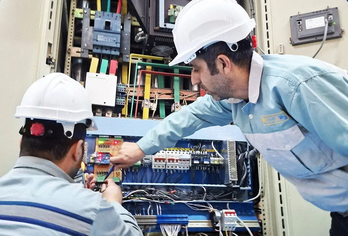  تابلوهای جبران توان راکتیو در نورد سرد ۱۲۵۰ بومی‌سازی و بازسازی شد