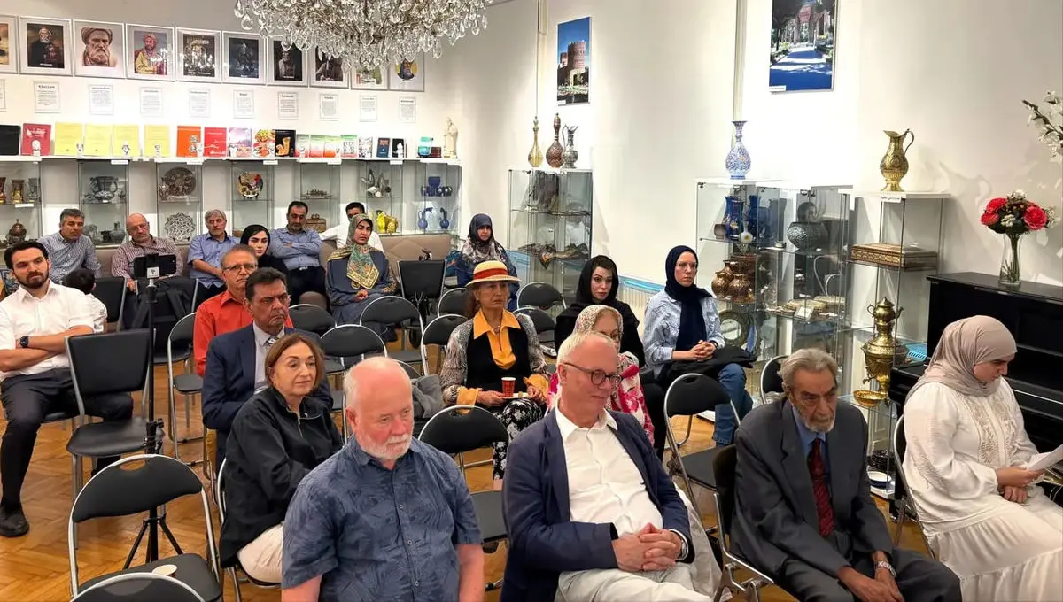 شاهنامه تصویری گسترده از هویت ایرانی، اخلاق، ارزش‌های انسانی، صلح‌دوستی و شیوه زندگی جامعه ایرانی ارائه می‌دهد