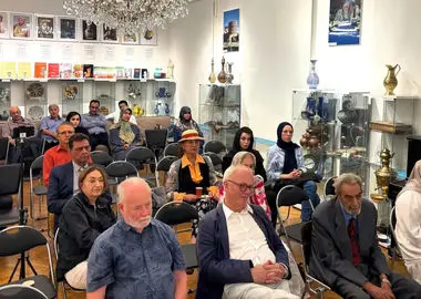 شاهنامه تصویری گسترده از هویت ایرانی، اخلاق، ارزش‌های انسانی، صلح‌دوستی و شیوه زندگی جامعه ایرانی ارائه می‌دهد