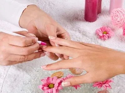 ۱۴ ترفند برای داشتن ناخن‌های قوی و سالم 