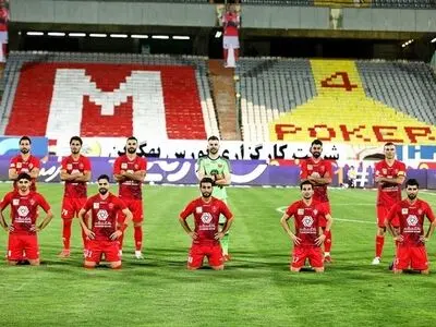 جلسه سرپایی کادرفنی پرسپولیس پیش از تمرین (ویدیو)