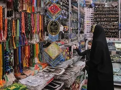 نخستین نمایشگاه منطقه‌ای صنایع‌دستی و هنرهای سنتی با رویکرد موضوعات مذهبی در قم افتتاح شد