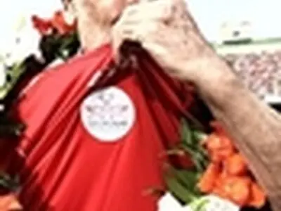 دربی هنرمندان به یاد مرتضی احمدی و انوشیروان ارجمند / حضور پیشکسوتان سرخابی‌ در دو تیم