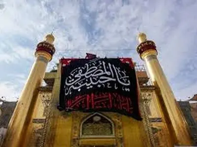 نصب کتیبه‌ی شهادت حضرت فاطمه زهرا(س) در حرم مطهر امیرالمومنین(ع) +فیلم