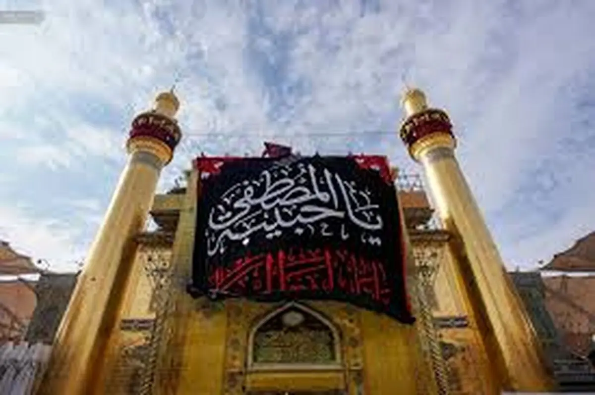 نصب کتیبه‌ی شهادت حضرت فاطمه زهرا(س) در حرم مطهر امیرالمومنین(ع) +فیلم
