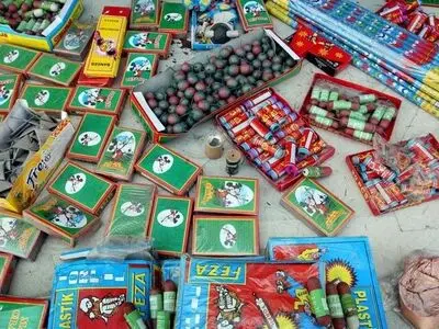 کشف ۱۱ هزار عدد انواع مواد محترقه غیر مجاز در رشت