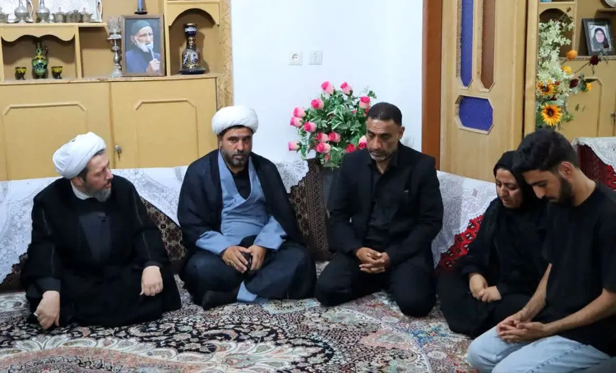 دیدار رئیس اداره عقیدتی سیاسی نیروی هوایی ارتش با خانواده شهید بالیده

