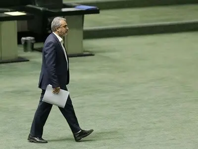 البرلمان الایراني یحجب الثقة عن وزیر الصناعة والمناجم والتجارة
