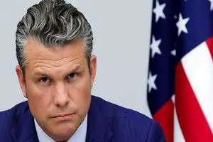 کراوات خبرساز هگست با رنگ‌های پرچم روسیه؛ پیام پنهان برای زلنسکی؟+ عکس