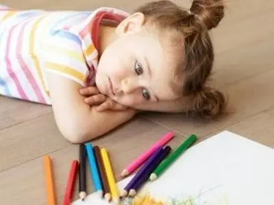 چرا کودکم همیشه غمگین است؟