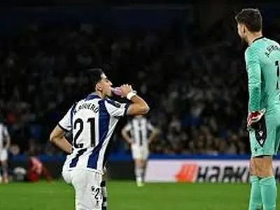 ویدئو: توقف مسابقات لیگ برتر برای افطار بازیکنان مسلمان