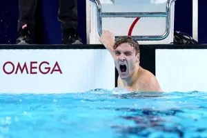المپیک 2024؛ رکوردشکنی در شنای ۱۵۰۰ متر آزاد
