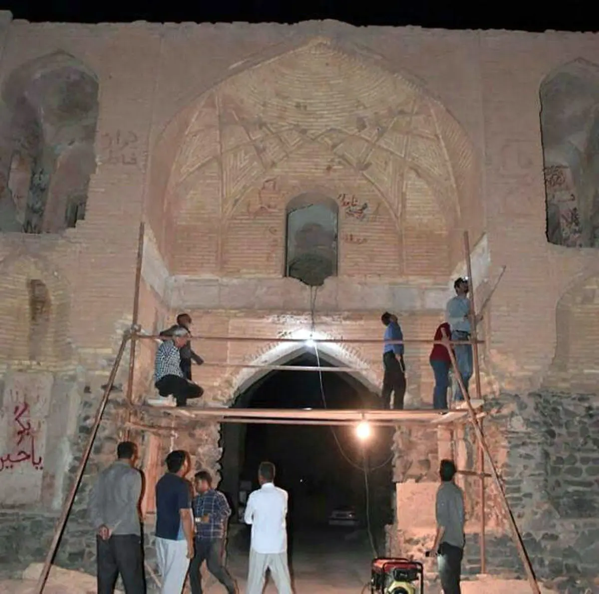 کاروانسرای «قلعه خرگوشی» توسط مردم مرمت شد