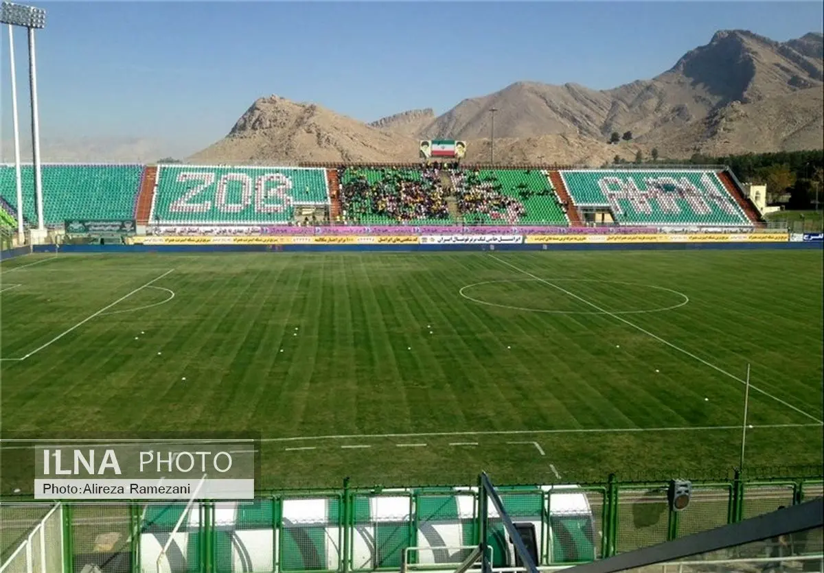 ظرفیت هواداران پرسپولیس تکمیل شد/بارش شدید باران در فولادشهر