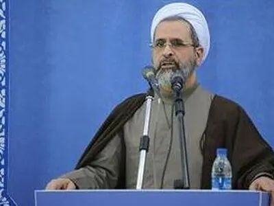 هشدار امام جمعه قم به روسیه و برخی همسایگان/ وارد خط قرمزهای ایران نشوید 
