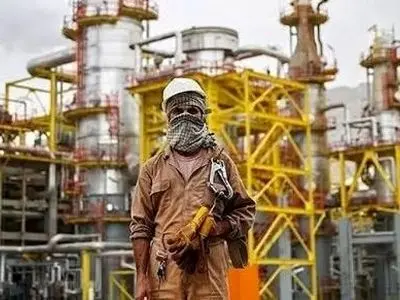 اعتراض دو روزه کارگران یک پالایشگاه عسلویه به حذف اضافه‌کاری و ازدحام خوابگاه‌ها