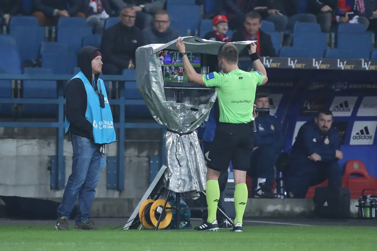 استقلال و پرسپولیس VAR را به فوتبال ایران می‌آورند