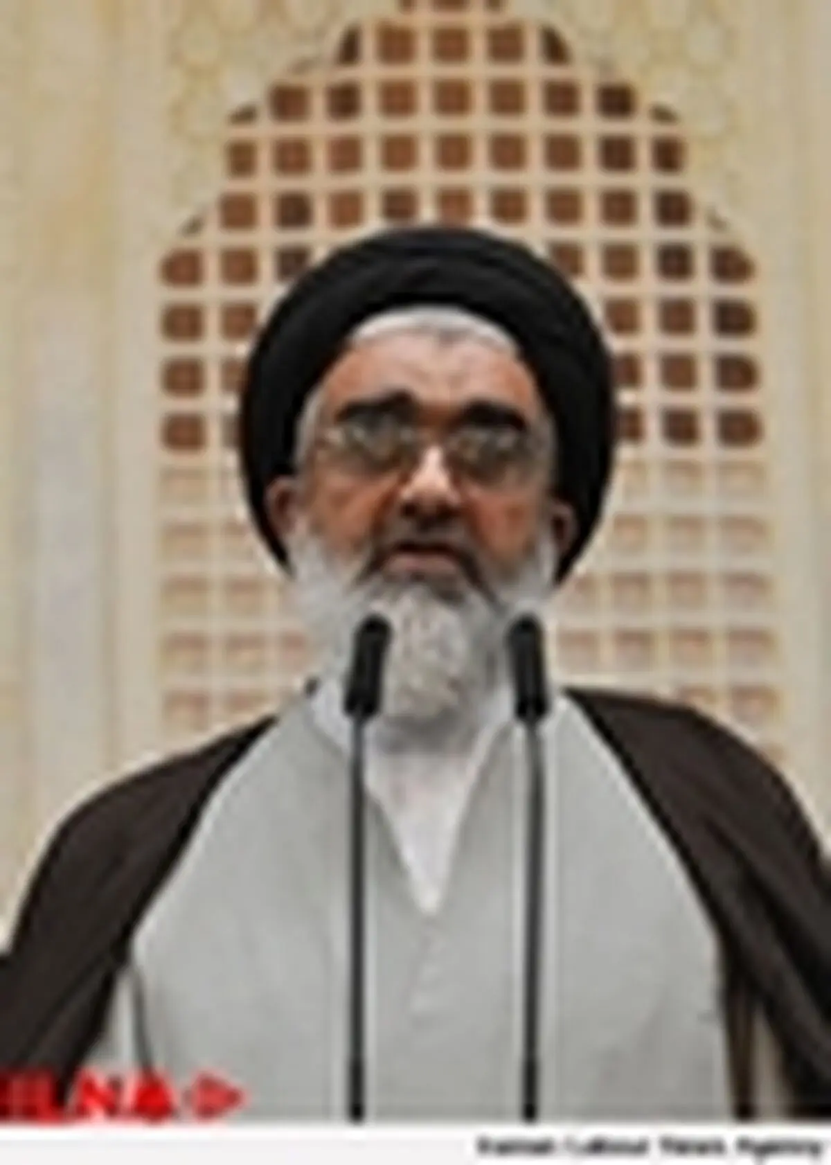 برخی برای رسیدن به قدرت عکس خصوصی افراد را منتشر می‌کنند