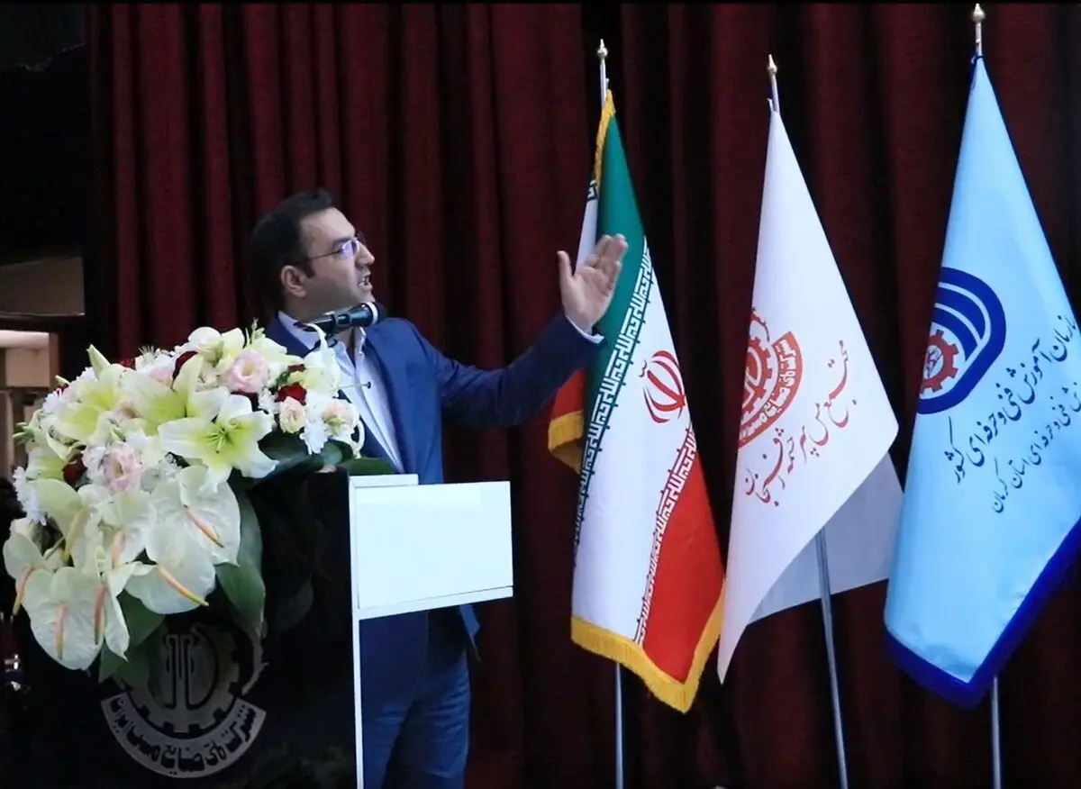 حضور بانوان در کارخانه‌ها، جبران فقدان نیروهای صنعتگر 