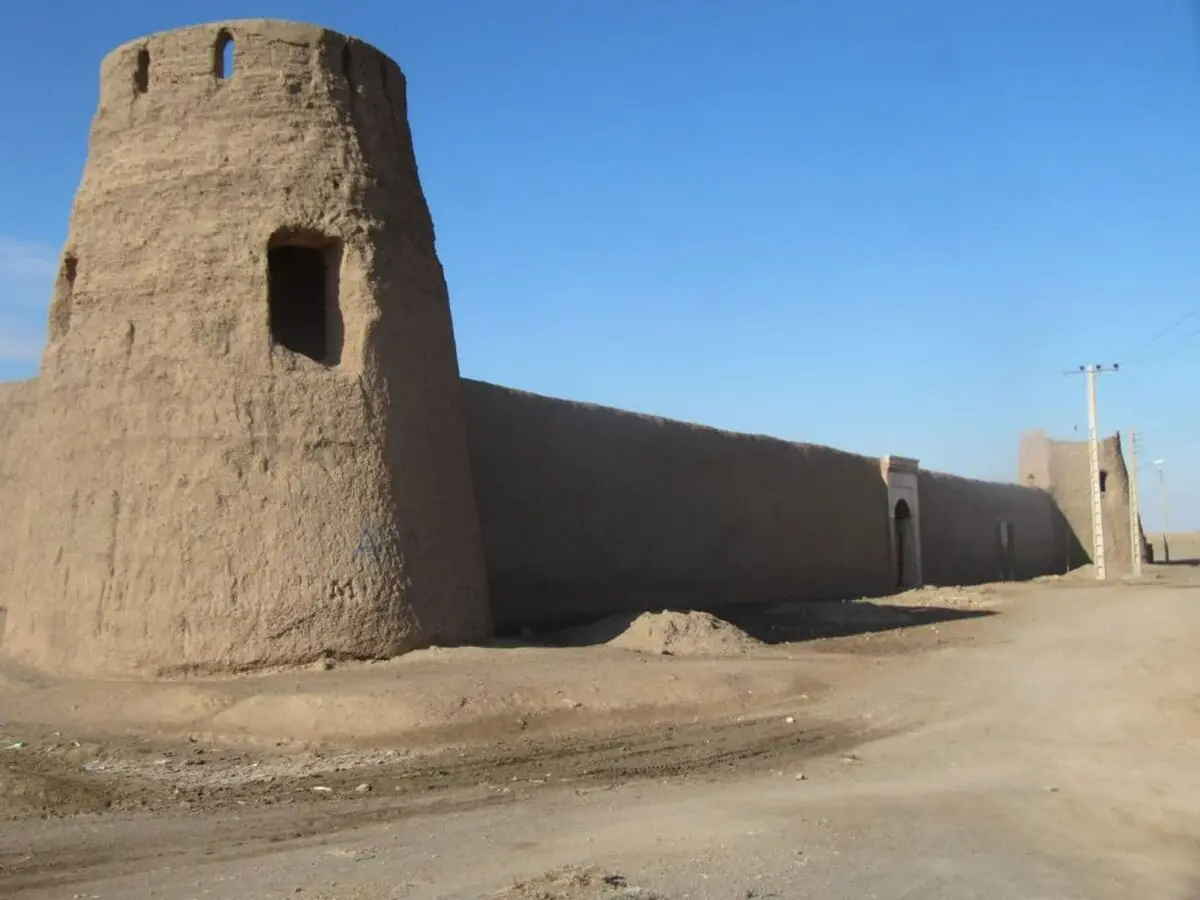 صدور سند شش‌دانگ برای قلعه تاریخی کریم آباد رشتخوار