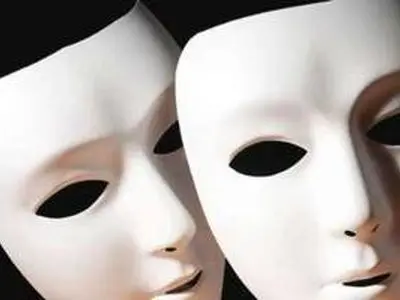 نمایش‌های روی صحنه به اجراهای خود ادامه می‌دهند