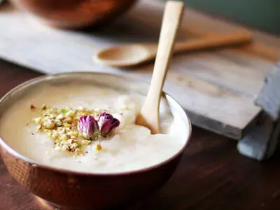 طرز تهیه فرنی با نشاسته ؛ دسری خوشمزه و پرطرفدار