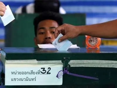 Thais vote in referendum on contested constitution