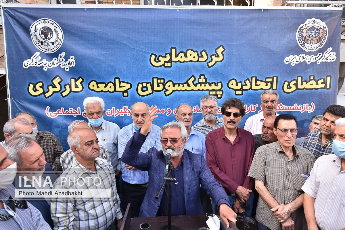 مسئله‌ افزایش حقوق بازنشستگان را از چند مسیر پیگیری می‌کنیم/ به دنبال متناسب‌سازی حقوق بازنشستگانیم/ حرکت‌های نمایشی را باید کنار گذاشت