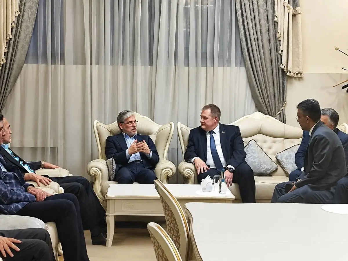 استقبال رسمی وزیر آموزش بلاروس از وزیر علوم ایران در مینسک / تأکید بر گسترش همکاری‌های علمی و فناوری