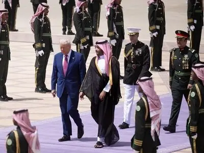 چرا عربستان سعودی برای استقبال از ترامپ فرش بنفش را انتخاب کرد؟ 