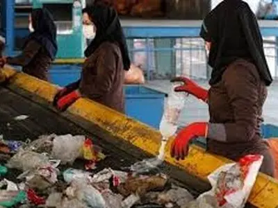 وضعیت نامشخص ۱۲۰ کارگر کارخانه پسماند زباله در اهواز/ تلاش برای دریافت شش ماه مطالبات معوقه 