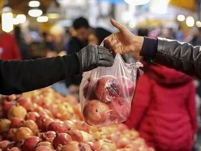 کنترل قیمت‌ها در آستانه یلدا؛ توزیع میوه و خشکبار در هفت نقطه یزد