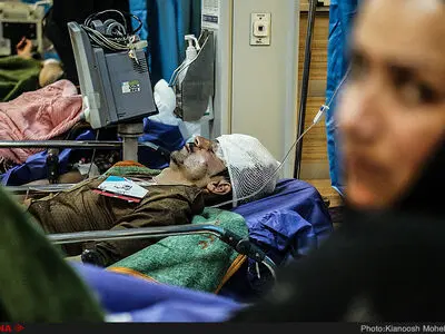 نماینده رهبر انقلاب از مصدومین زلزله کرمانشاه عیادت کرد