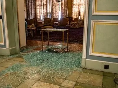 کنوانسیون‌ها روی کاغذ، ویرانی در میدان